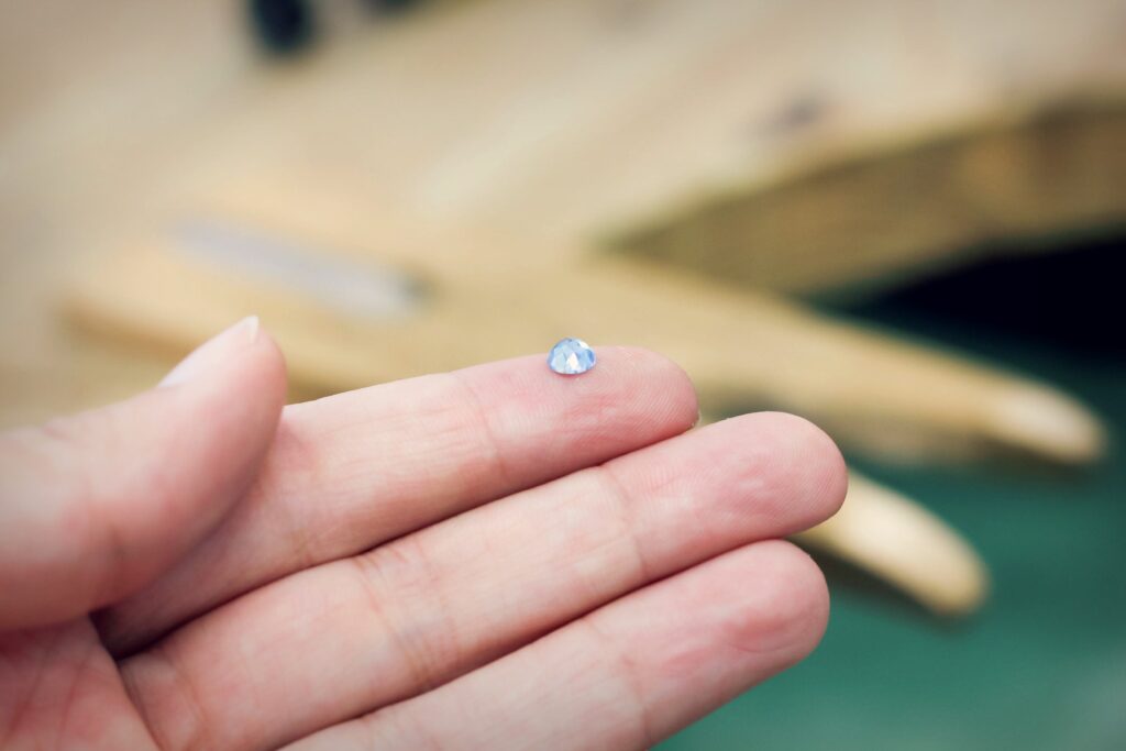 Topaze Bleue Suisse taillée en cabochon