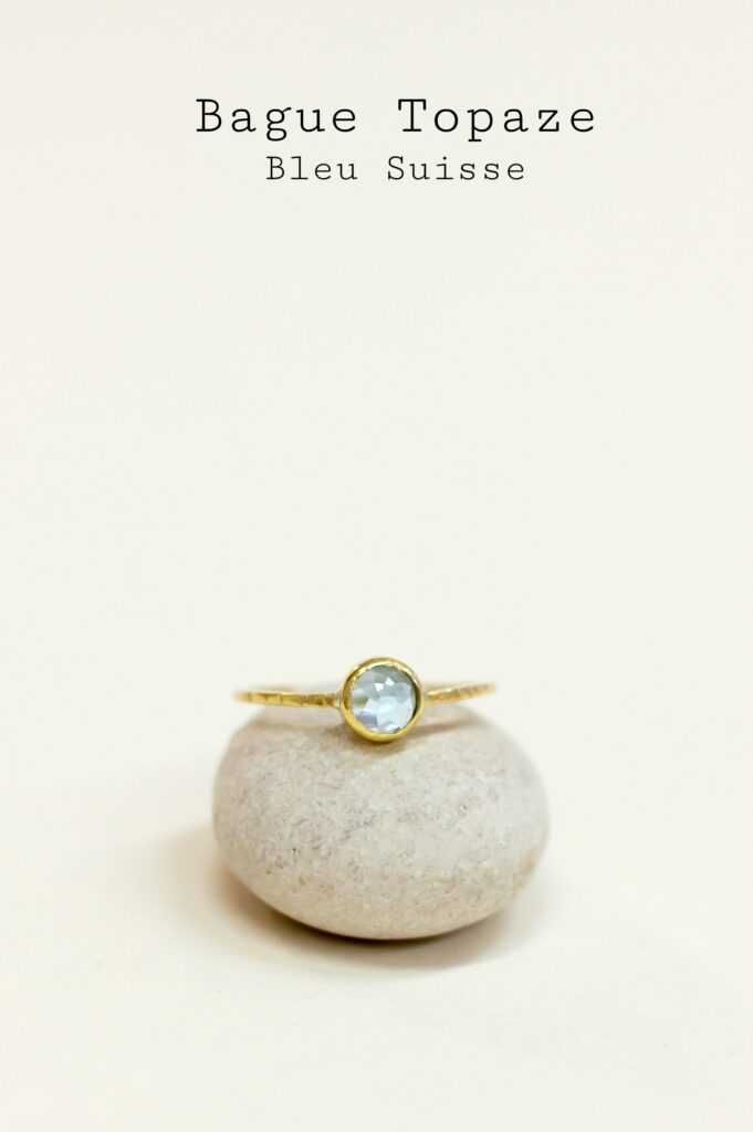 Bague Topaze Bleue, cabochon en serti tube, toutes les étapes de la réalisation de cette bague sur www.apprendre-la-bijouterie.com !
