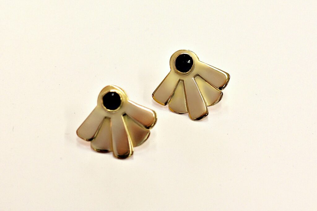 Boucles Art Déco avec serti Onyx - www.apprendre-la-bijouterie.com