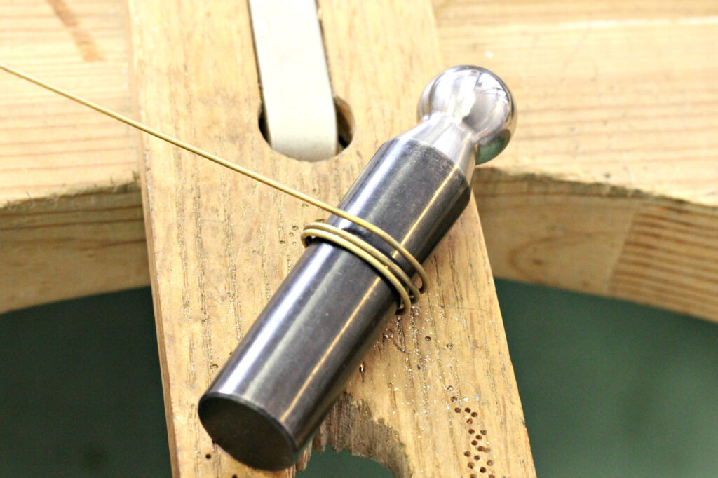Boucles cercle et barre - technique de la canetille