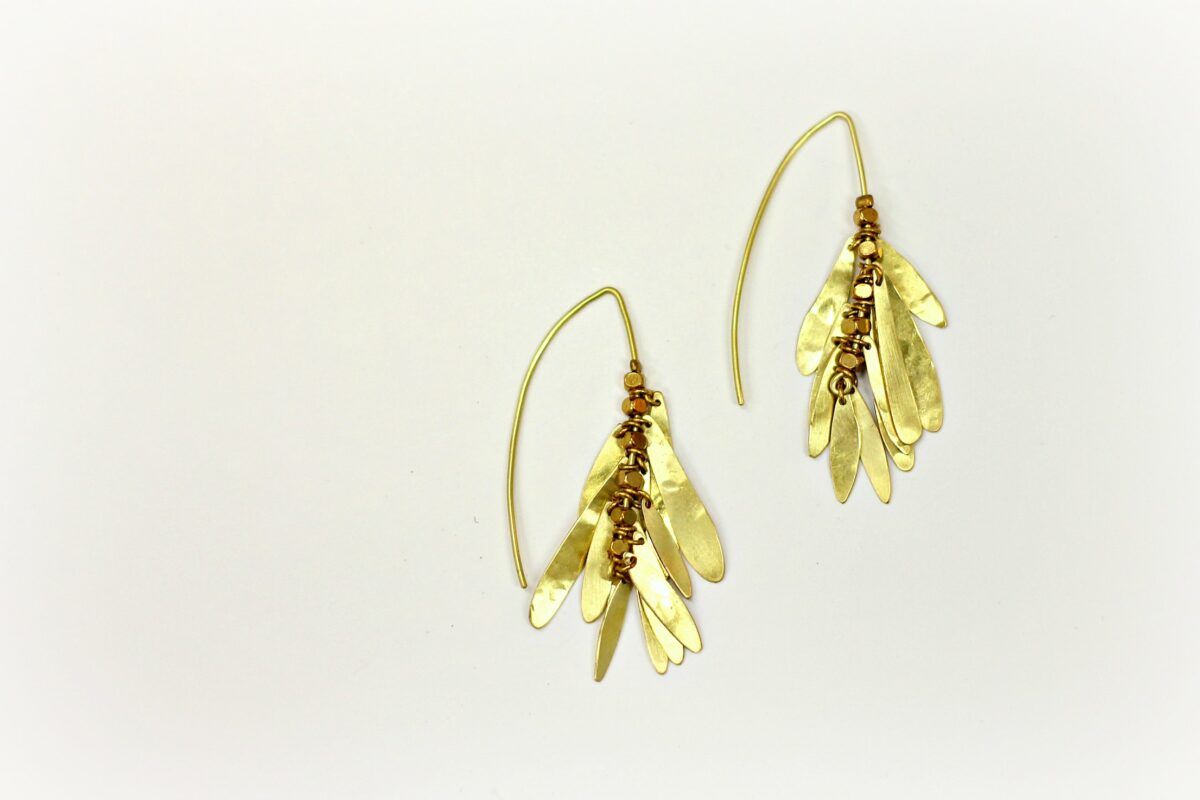 Boucles pétales martelées sur www.apprendre-la-bijouterie.com
