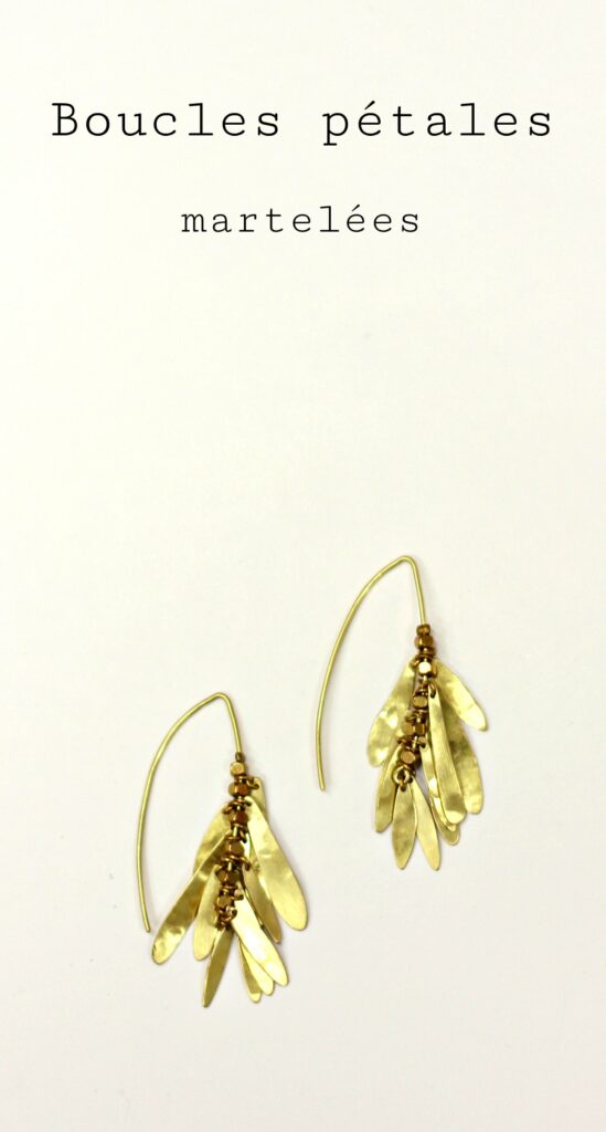 Boucles pétales martelées sur www.apprendre-la-bijouterie.com