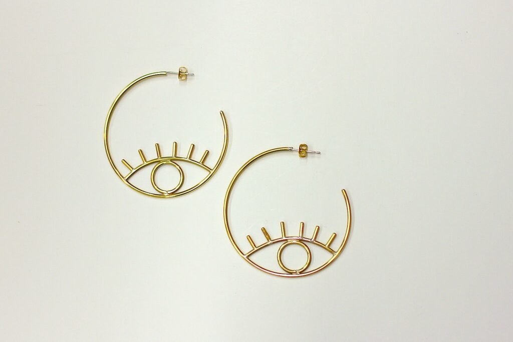 Boucles Oeil de Big Brother - Découvrez leur réalisation étape par étape sur www.apprendre-la-bijouterie.com 