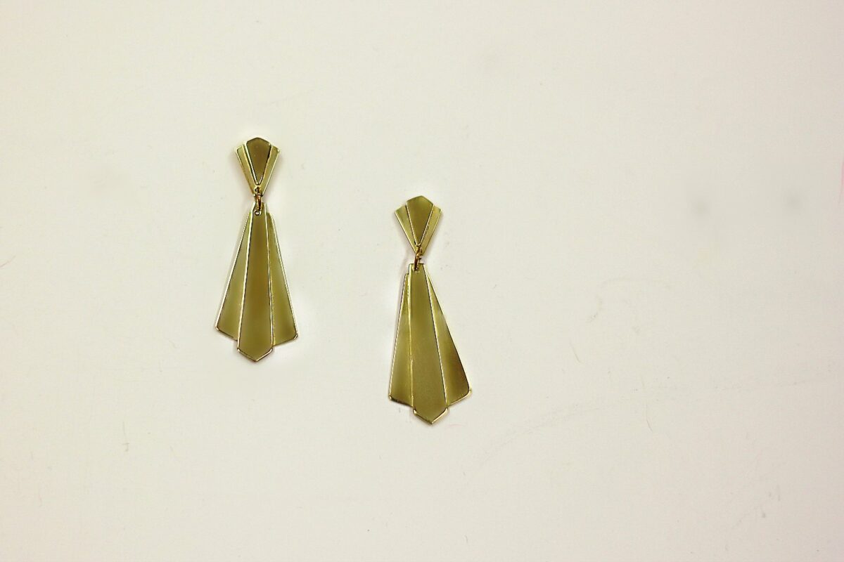 Boucles pendante style Art Déco - les étapes de leur création sont à retrouver sur www.apprendre-la-bijouterie.com !