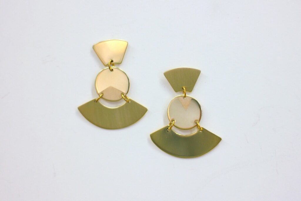 Boucles Statement - Découvrez pas à pas la fabrication de ces boucles aux formes géométriques sur www.apprendre-la-bijouterie.com