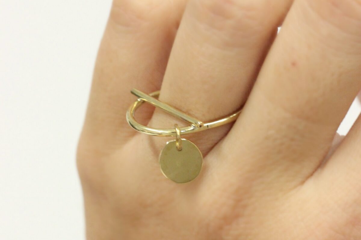 Bague Barrée et pastille - une création à retrouver en images sur www.apprendre-la-bijouterie.com