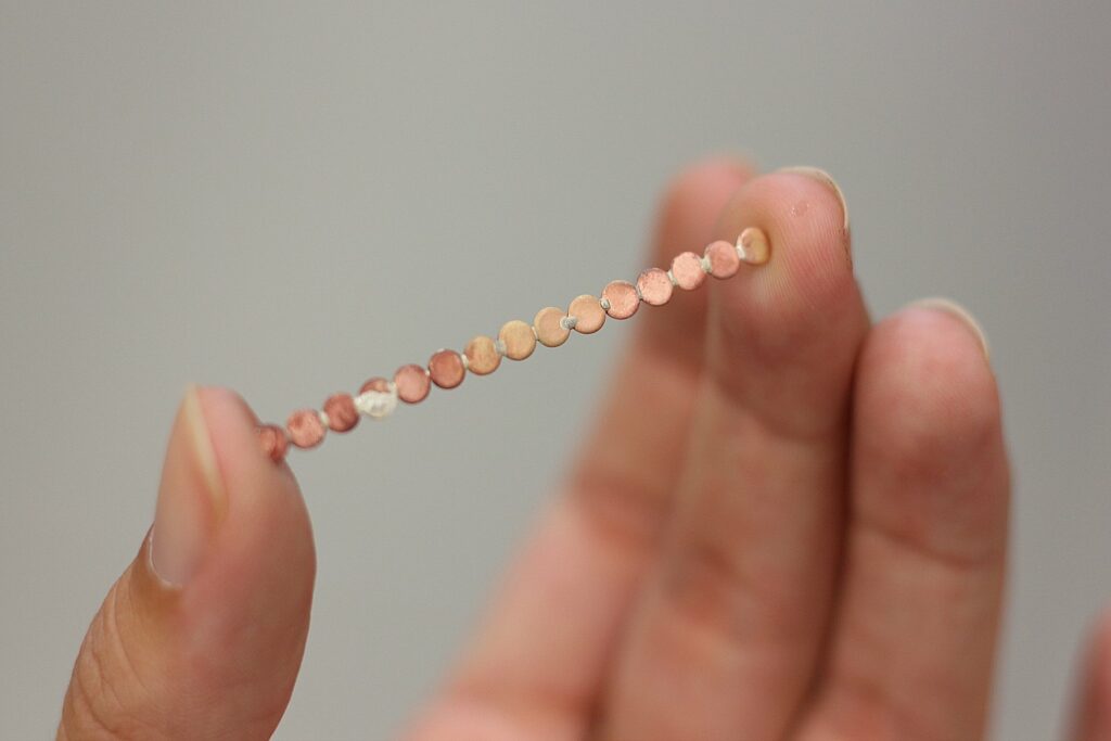 Bague Pointilleuse serti Aigue Marine - Découvrez les étapes de sa fabrication sur www.apprendre-la-bijouterie.com