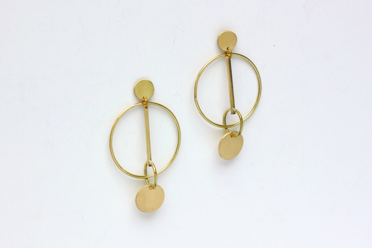 Boucles Circus Mobiles - De la rondeur pour des boucles légères et mobiles. Retrouvez les étapes de leur fabrication sur www.apprendre-la-bijouterie.com