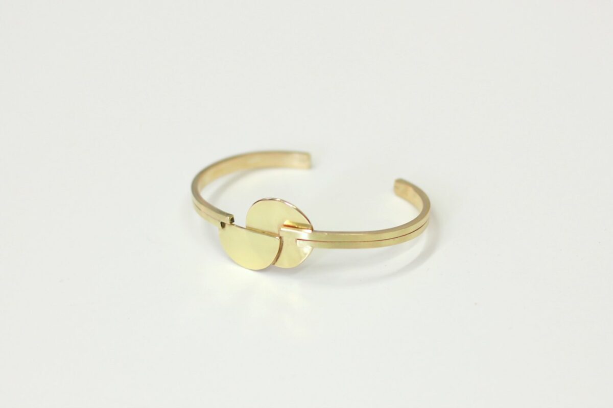 Bracelet Kandinsky Géométrique - les étapes de sa fabrication sont à découvrir sur www.apprendre-la-bijouterie.com