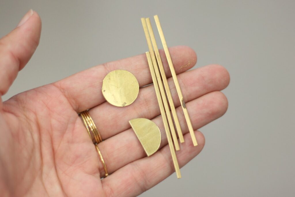 Bracelet Kandinsky Géométrique - les étapes de sa fabrication sont à découvrir sur www.apprendre-la-bijouterie.com