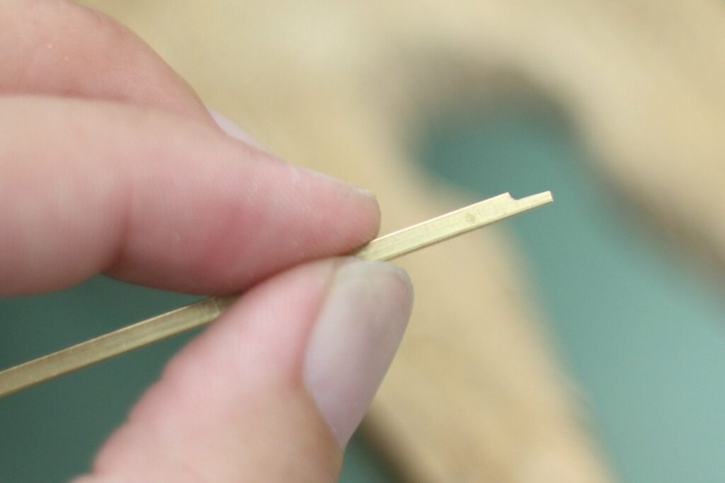 Bracelet Kandinsky Géométrique - les étapes de sa fabrication sont à découvrir sur www.apprendre-la-bijouterie.com