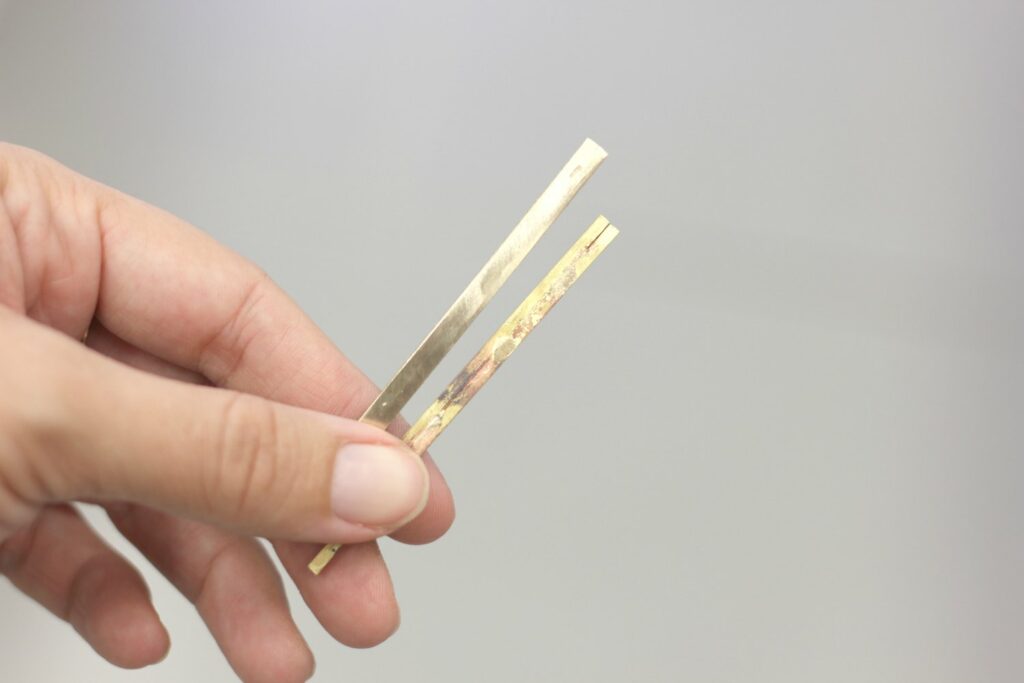 Bracelet Kandinsky Géométrique - les étapes de sa fabrication sont à découvrir sur www.apprendre-la-bijouterie.com