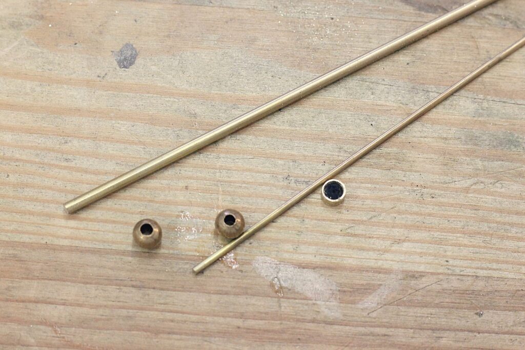 Bracelet Oeil Serti Onyx - un bijou tendance tout en finesse avec sa pierre noire facetée, à découvrir sur www.apprendre-la-bijouterie.com