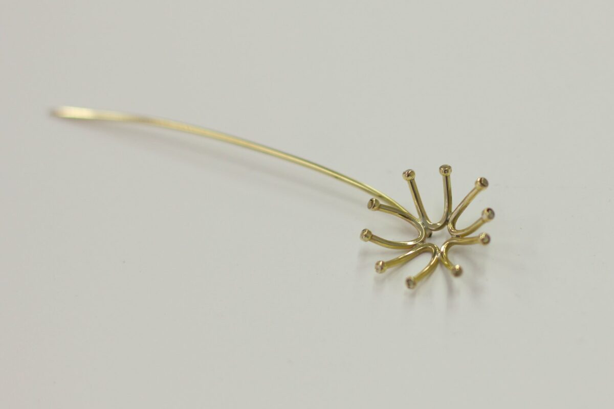 Broche Pissenlit - les étapes de sa création sont à retrouver sur www.apprendre-la-bijouterie.com