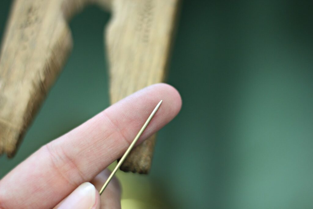Broche Pissenlit - les étapes de sa création sont à retrouver sur www.apprendre-la-bijouterie.com