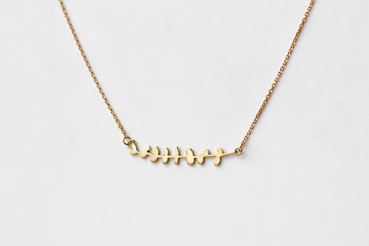 Collier Eucalyptus - Retrouvez les étapes de sa fabrication sur www.apprendre-la-bijouterie.com