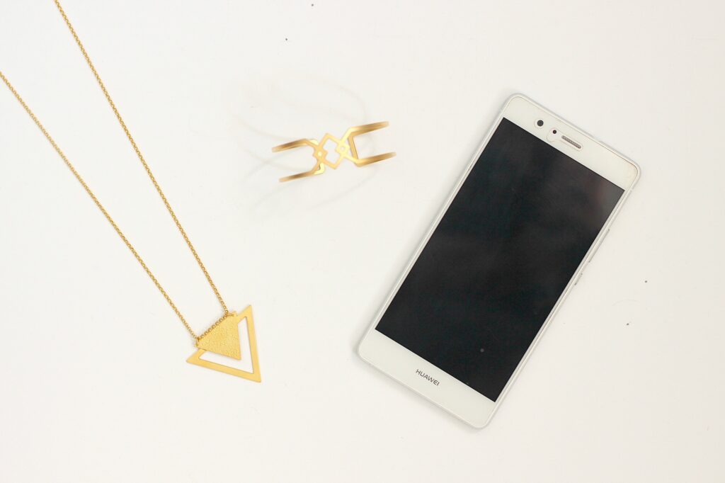 Prendre des photos de bijoux avec un simple smartphone - trucs et astuces à retrouver sur www.apprendre-la-bijouterie.com