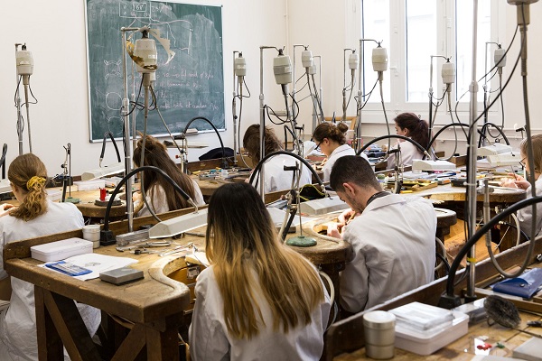 Apprendre la bijouterie- Formation en école de bijouterie