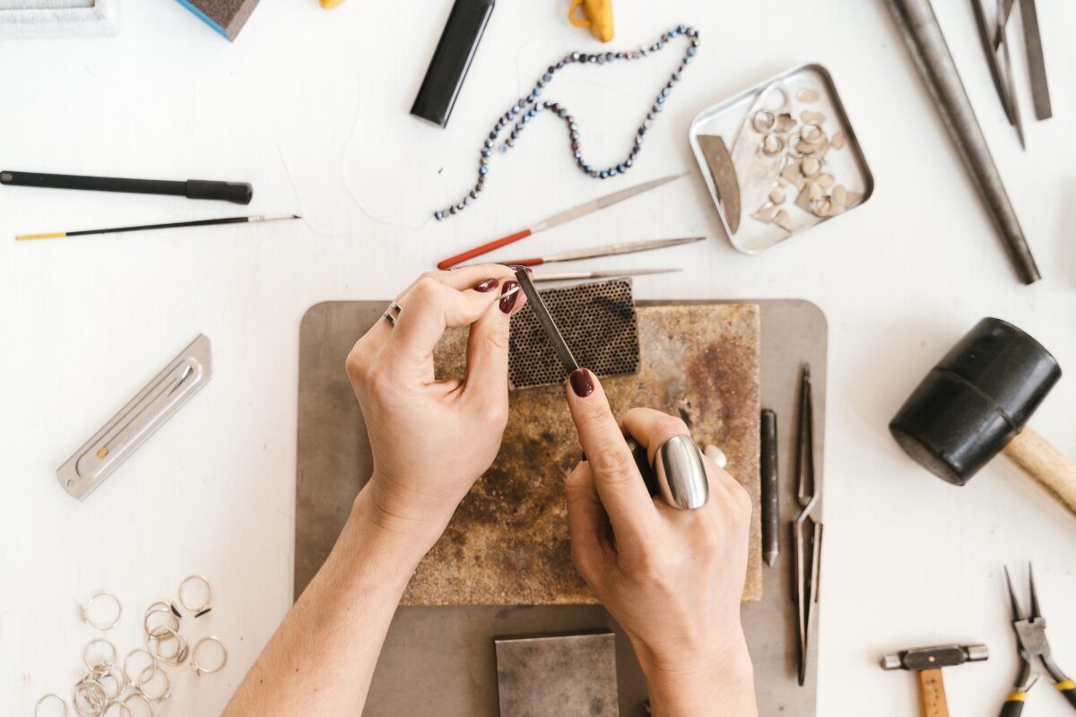 Comment fabriquer des bijoux en Gold Filled ? Peut on découper, limer ou braser le Gold Filled ?